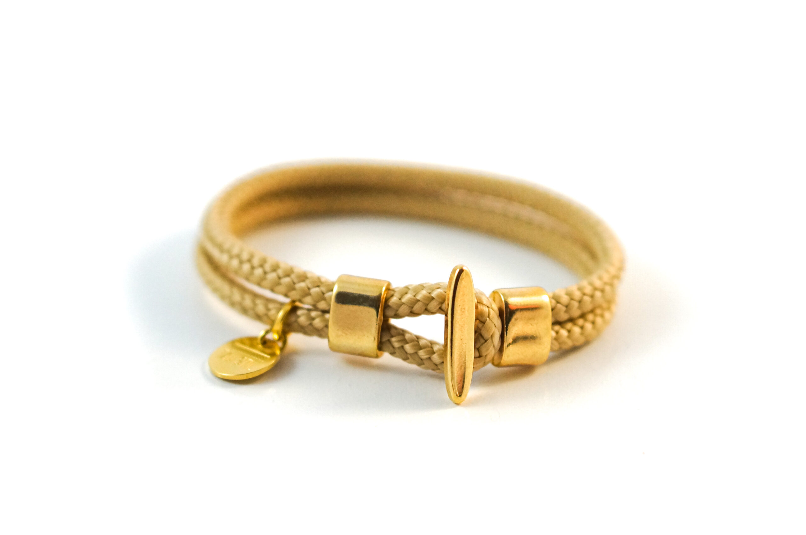 Vergoldetes Armband mit Knebelverschluss